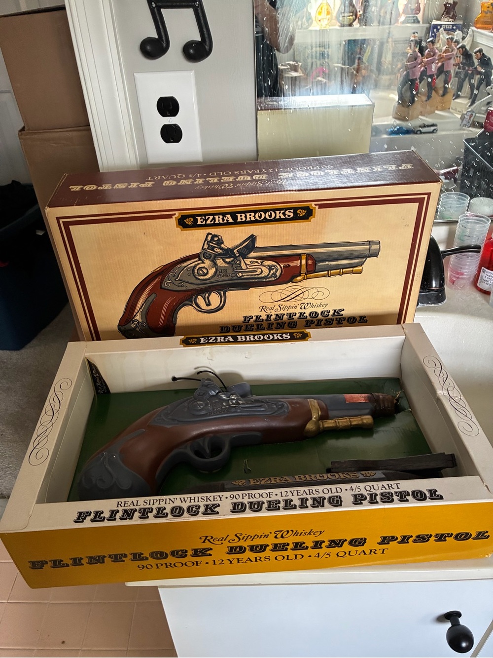 Vintage Ezra Brooks "Flintlock Dueling Pistol" ceramic whiskey decanter in box